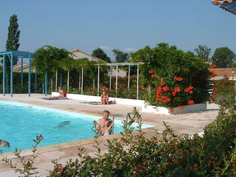 Lagrange Classic Le Clos Des Chenes Hotel Les Mathes Exterior photo