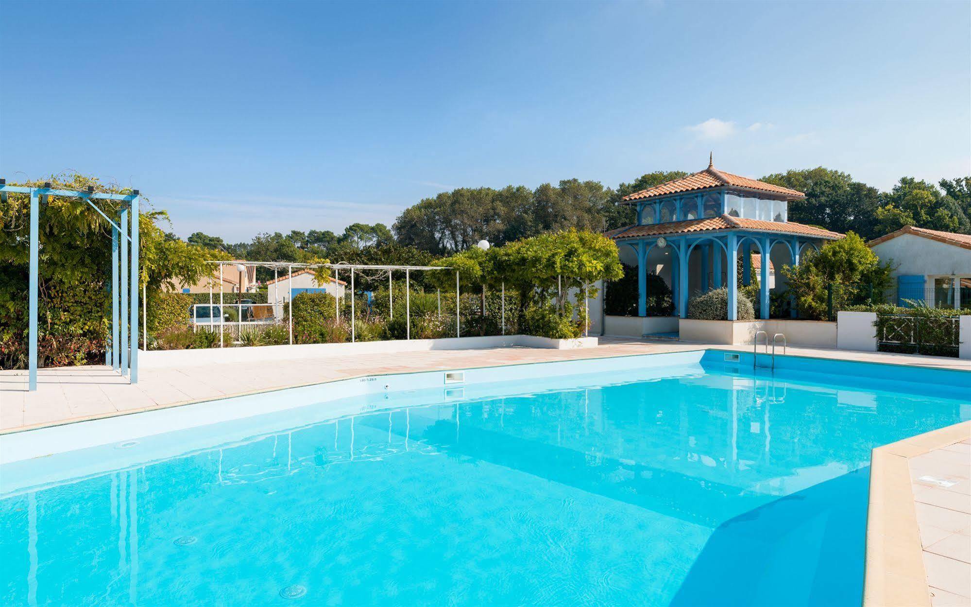 Lagrange Classic Le Clos Des Chenes Hotel Les Mathes Exterior photo